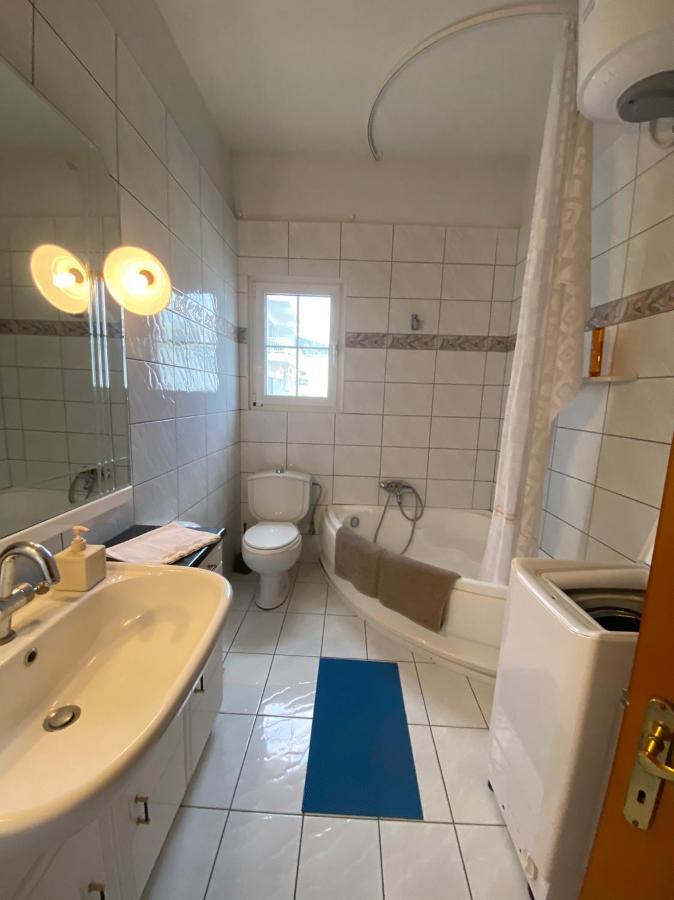 House By The Sea 2 Apartment Nea Iraklitsa Bagian luar foto