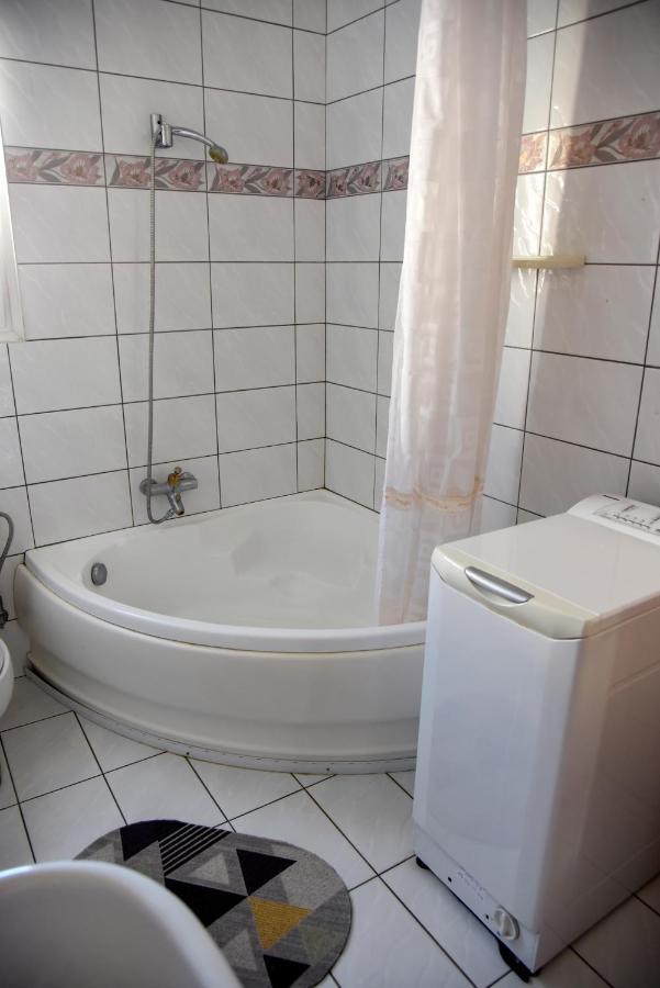 House By The Sea 2 Apartment Nea Iraklitsa Bagian luar foto